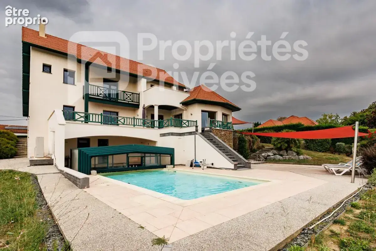 Maison d'architecte de standing de 7 pièces avec piscine chauffée - photo 2