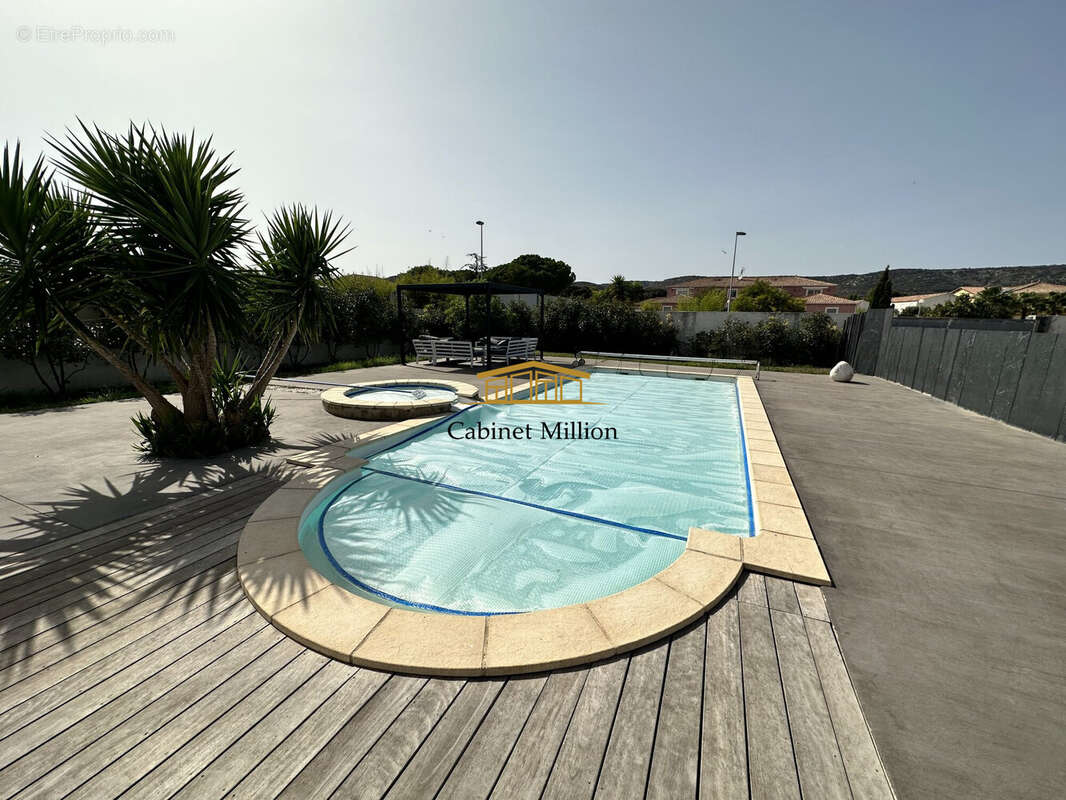 Appartement à VIC-LA-GARDIOLE