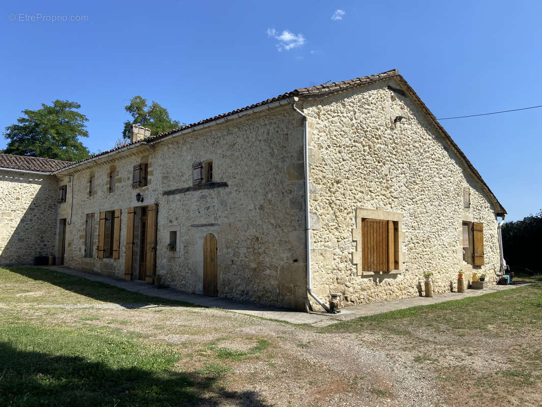 Maison à PUJOLS