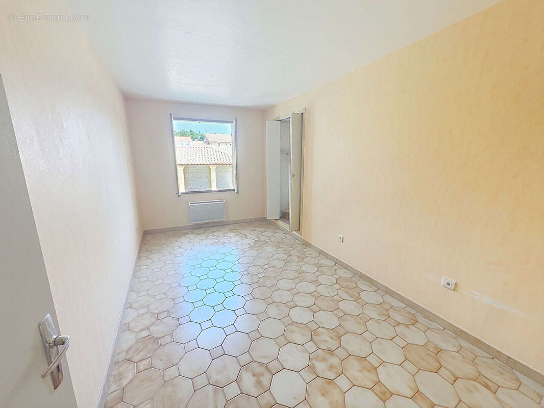 Appartement Rochefort Du Gard 4 pièce(s) 90 m2 + cour - photo 7