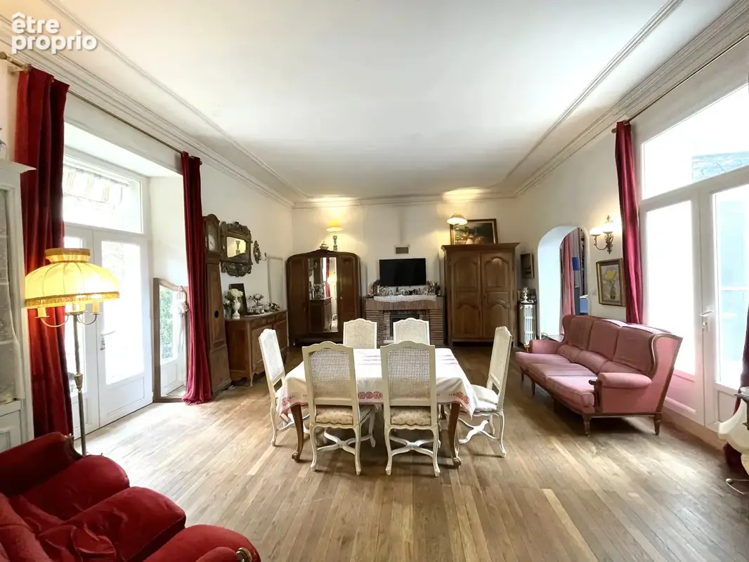 Une demeure prestigieuse offrant intimité et tranquillité derrière des portails privées - photo 3