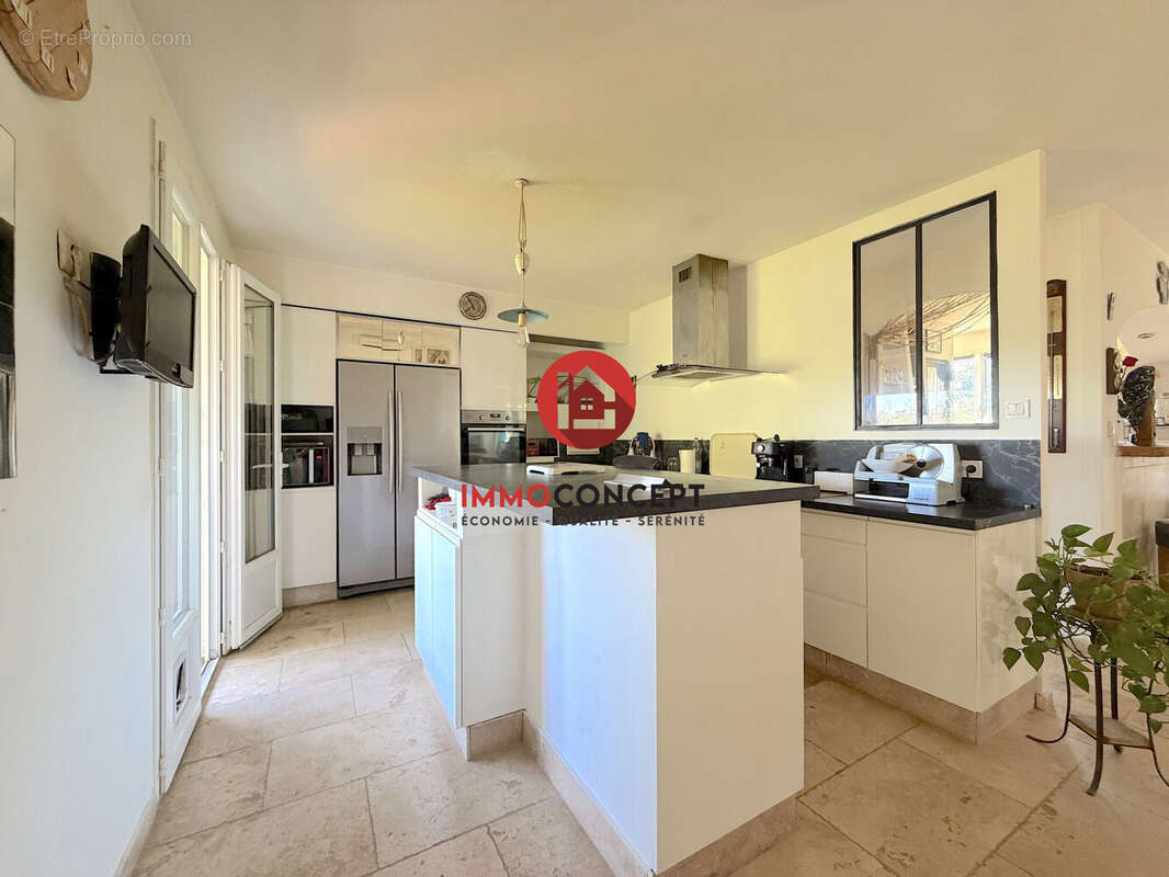 Maison 164 m² à Saint-Victor-La-Coste  - photo 4