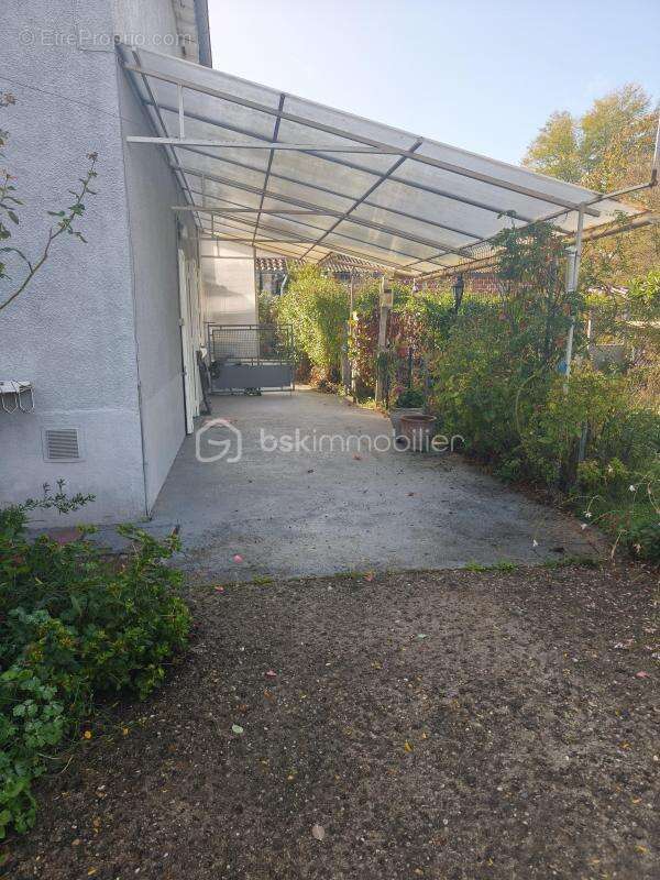 Maison à MOULIN-NEUF