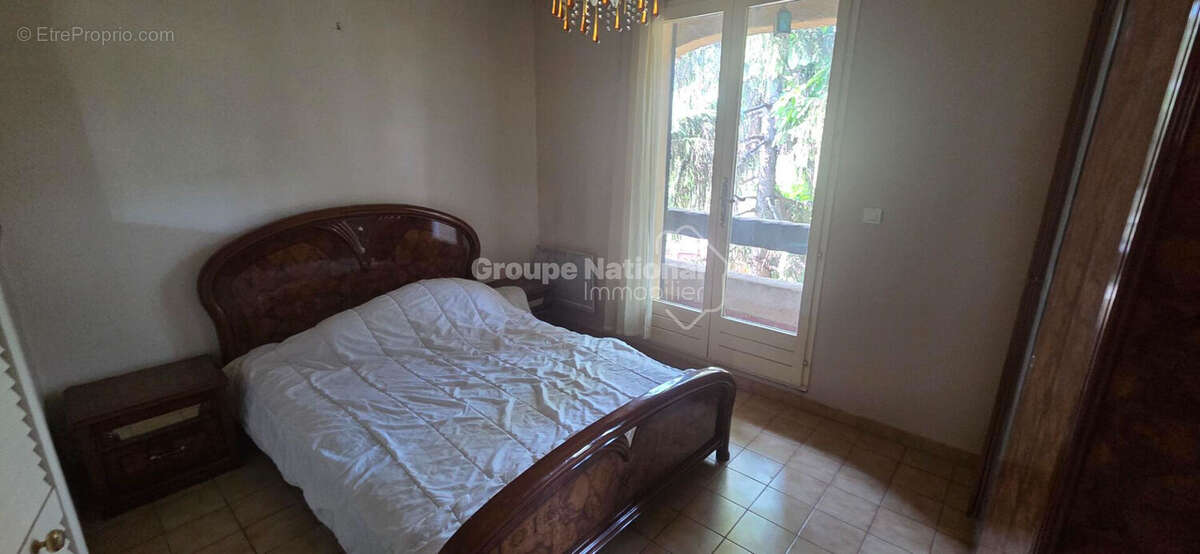 LES PENNES MIRABEAU, secteur calme et recherché, Villa de 100 m²  à rénover avec travaux de type 4 sur parcelle  de terrain de 4 - photo 14