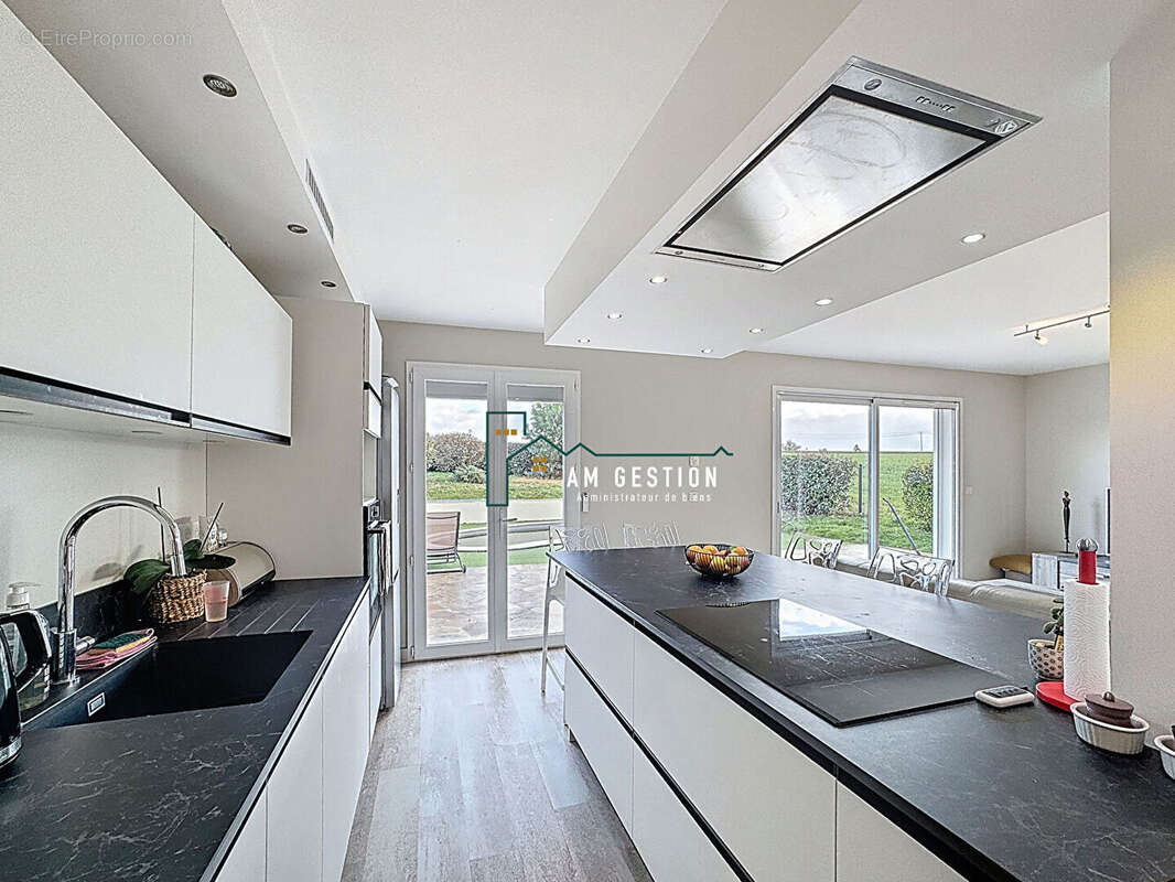 Maison à SAINT-JUST-LE-MARTEL