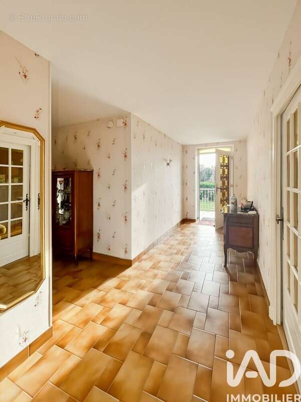 Maison 180 m² à Rozier-En-Donzy  - photo 3