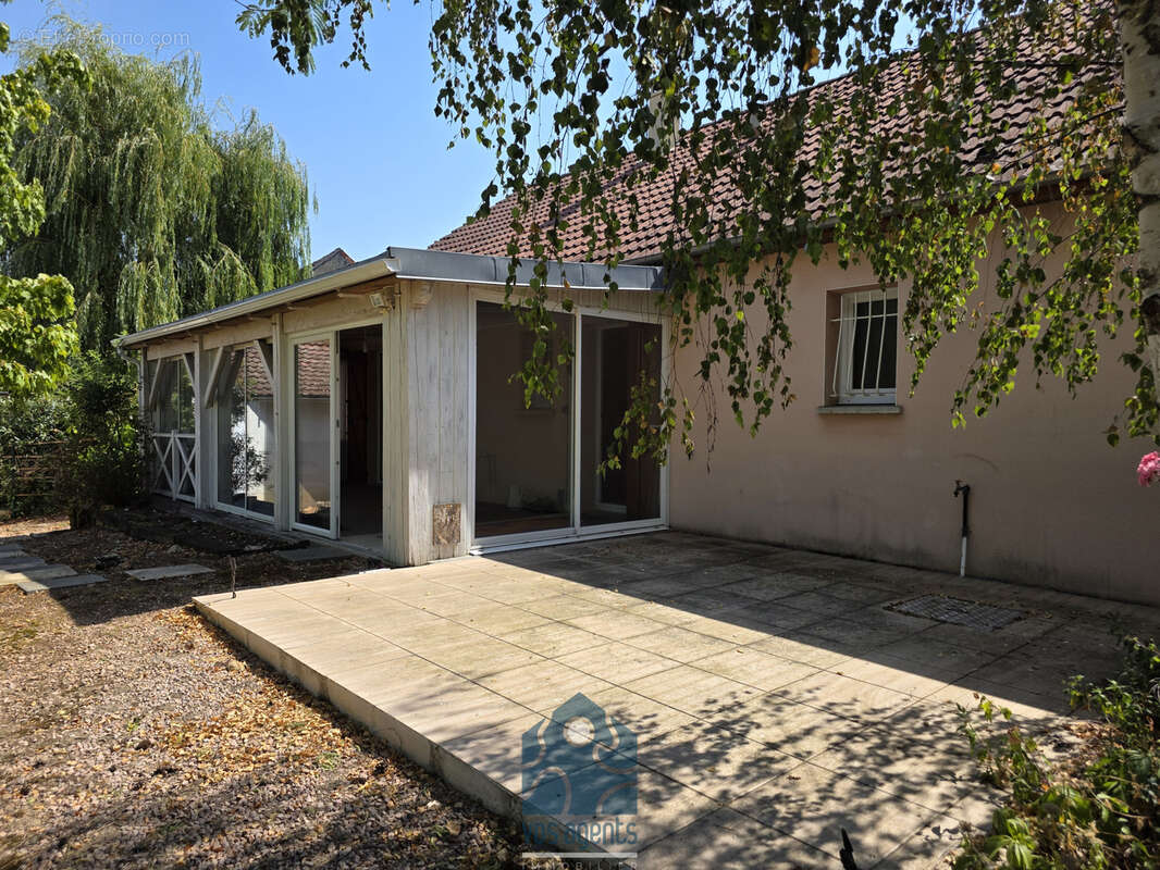 Maison de plain pied avec terrasse, garage, veranda et annexes - photo 16