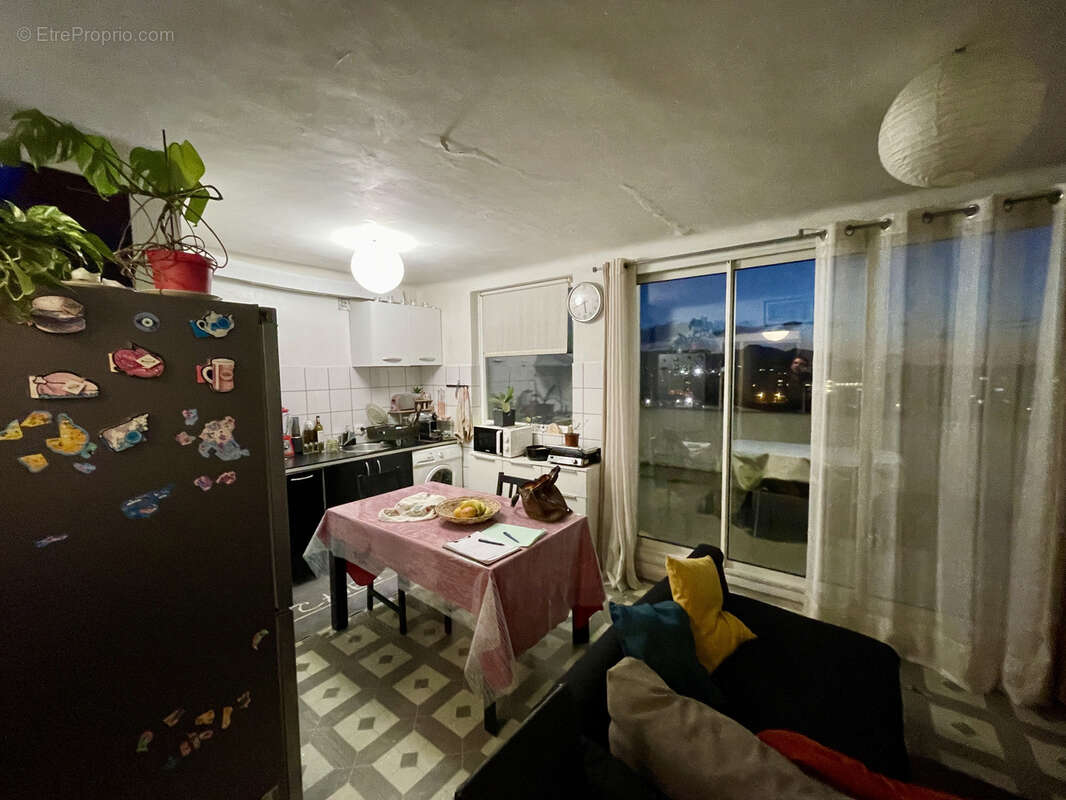 Appartement à MARSEILLE-5E