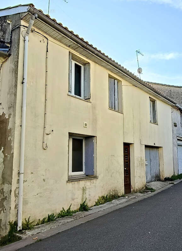 Maison à SAINT-MARTIN-LACAUSSADE