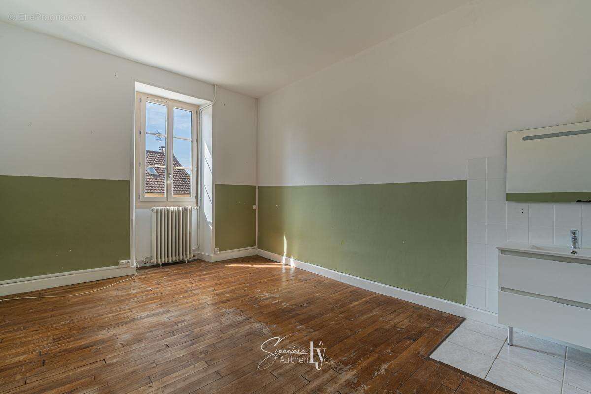 Maison 182 m² à Saint-Crepin-Et-Carlucet  - photo 7