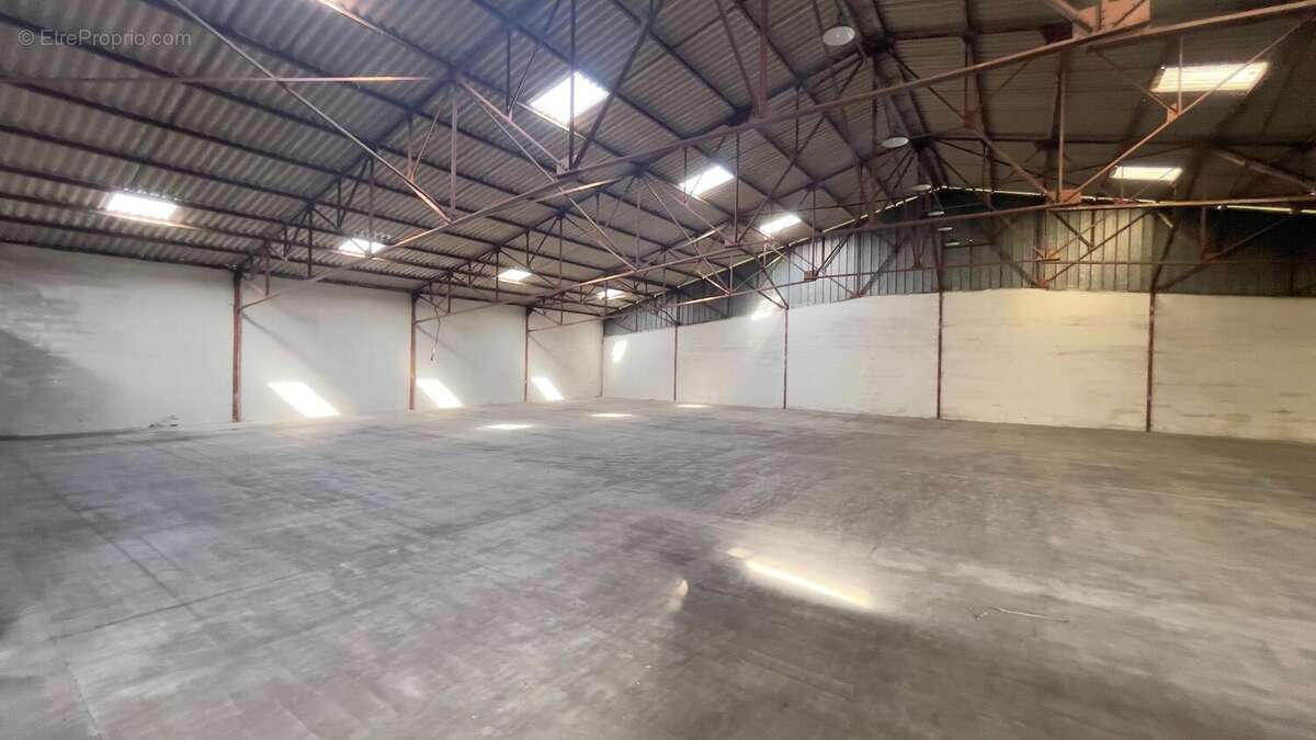 Photo 3 - Commerce à MAYENNE