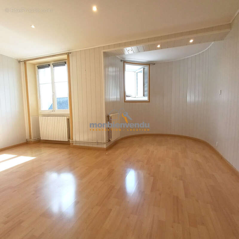 Appartement à POLMINHAC