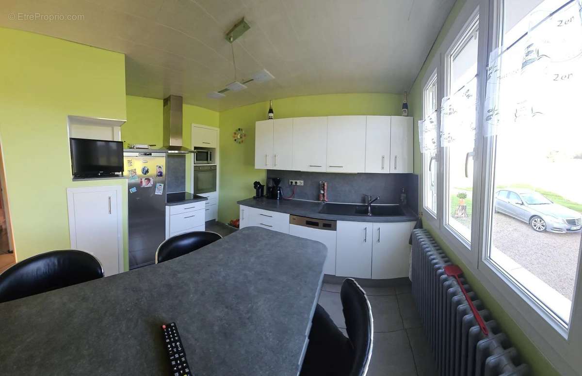 Maison à SAINT-PARIZE-LE-CHATEL