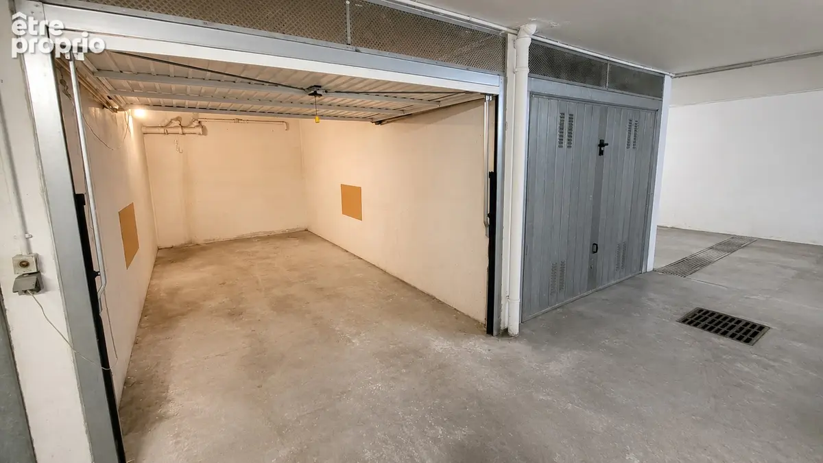 Antibes Centre - 3 pièces 64 m2 en étage - Vue dégagée - Garage - photo 9