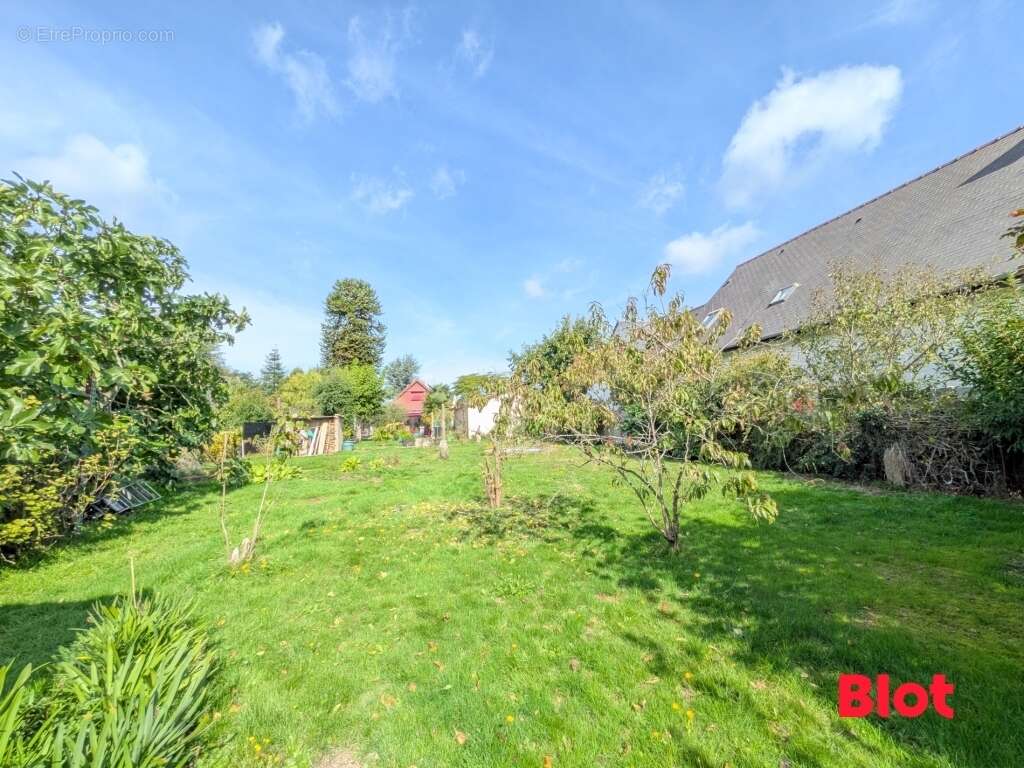 Terrain à THORIGNE-FOUILLARD