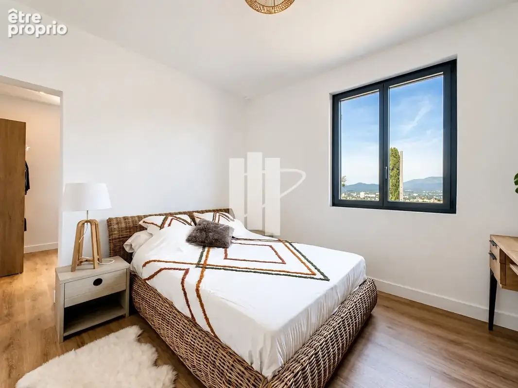 Superbe villa rénovée à Saint-Raphaël   208 m2, vue mer, suites, piscine et prestations d’exception - photo 16