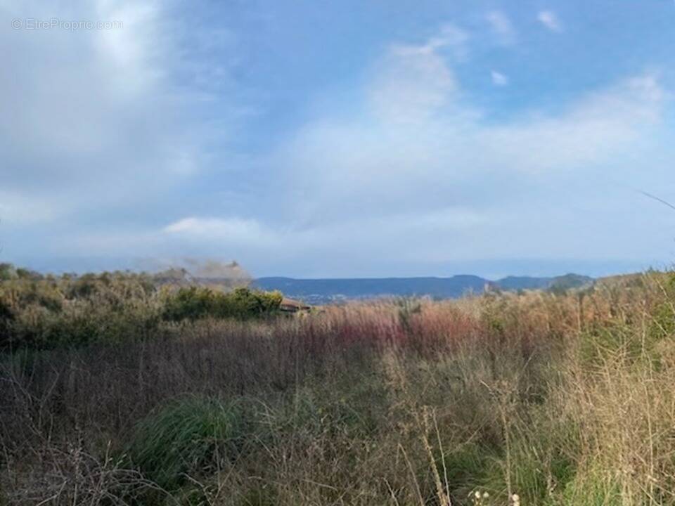 Terrain à APT