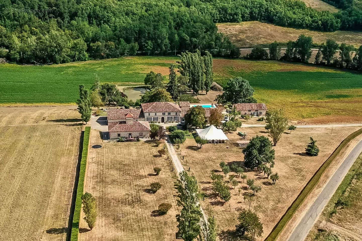 Domaine rural avec installations équestres et lac - photo 2