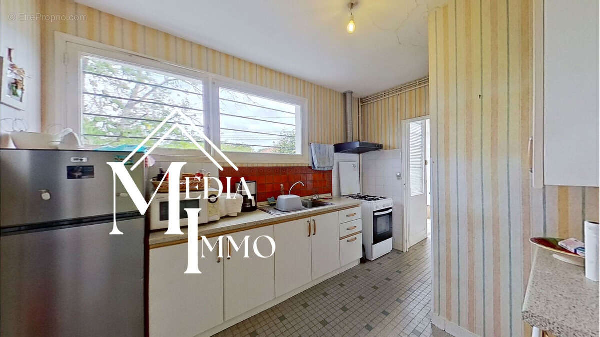 Maison Arthez De Bearn 4 pièce(s) 103 m2 / jardin et garage. - photo 4