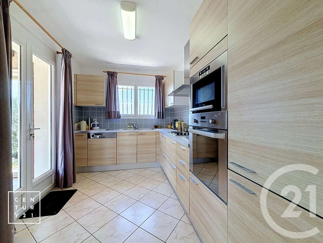 Maison 81 m² à Claira  - photo 8