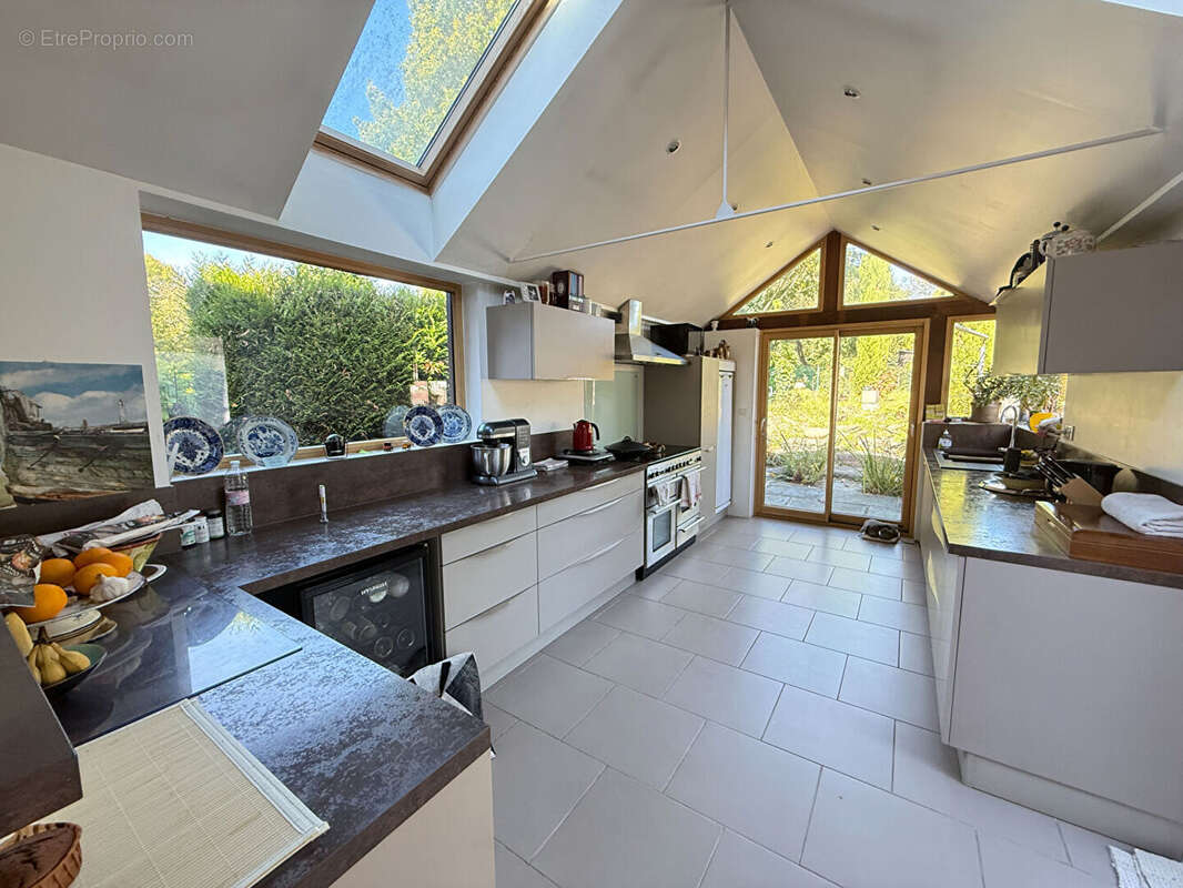 Maison à LANGROLAY-SUR-RANCE