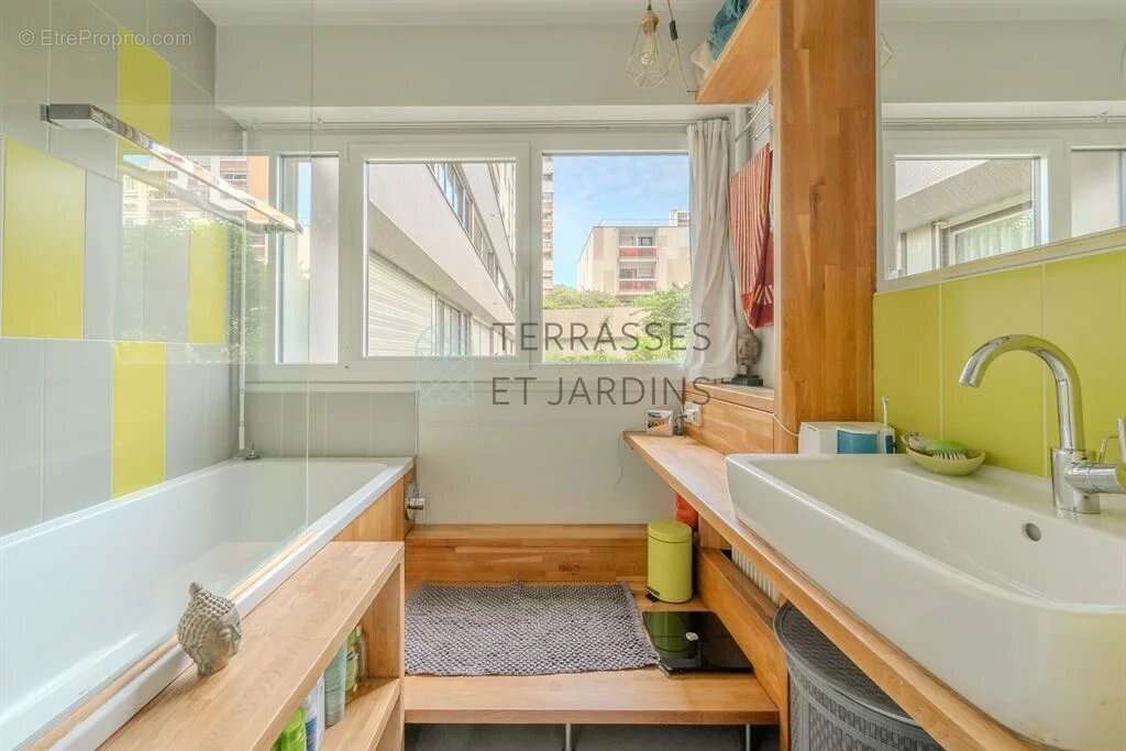 Appartement à PARIS-20E