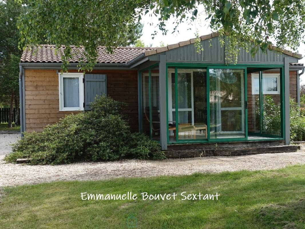 Superbe domaine touristique, 3 ha, 5 chalets bois, salle de réception, maison d'habitation, piscine, divers dépendances - photo 21