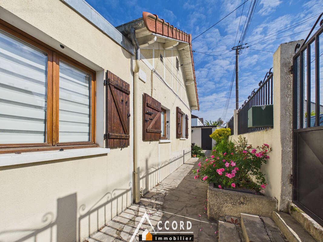 Maison à SARTROUVILLE