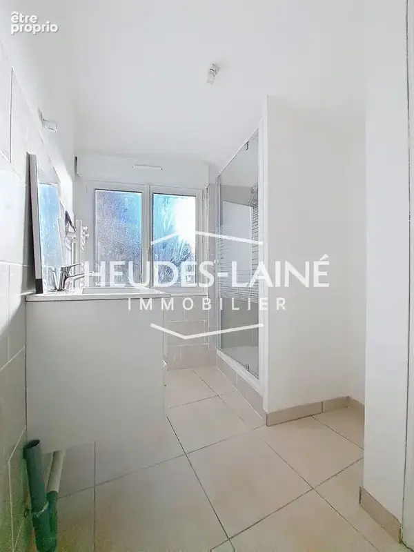 Immeuble à vendre - Local commercial de 100m² et appartement rénové - SAINT-HILAIRE-DU-HARCOUËT  - 50730 - photo 5