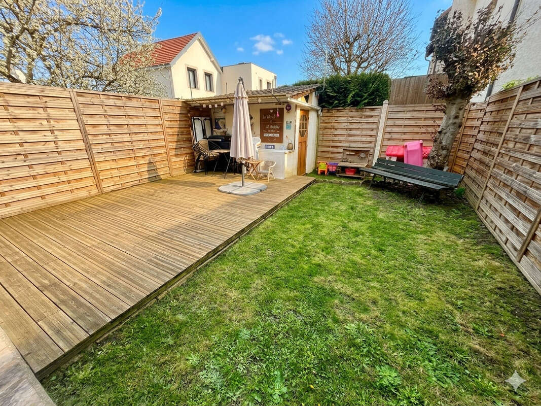 Maison à LES CLAYES-SOUS-BOIS