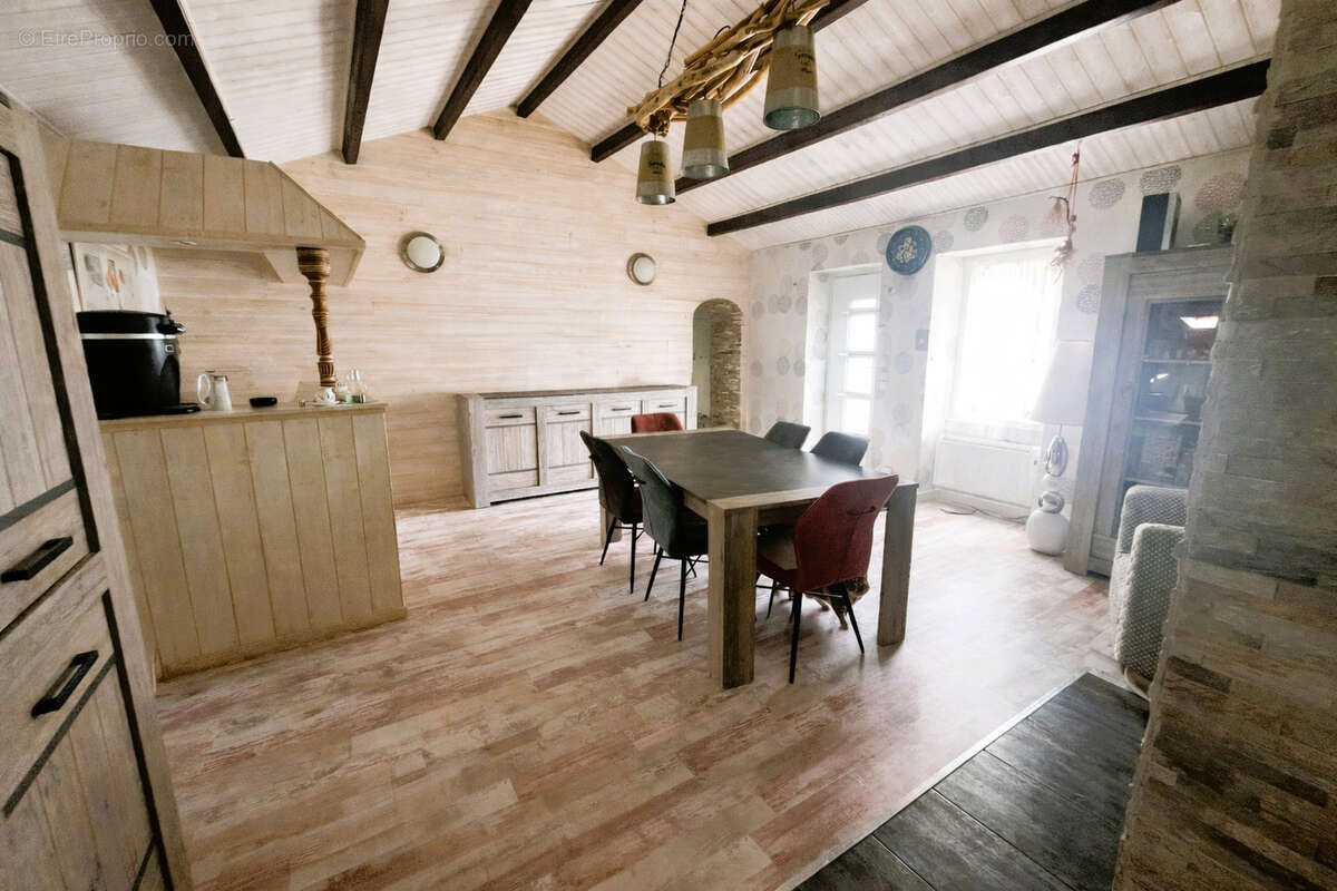 Maison à SAINT-JULIEN-DES-LANDES