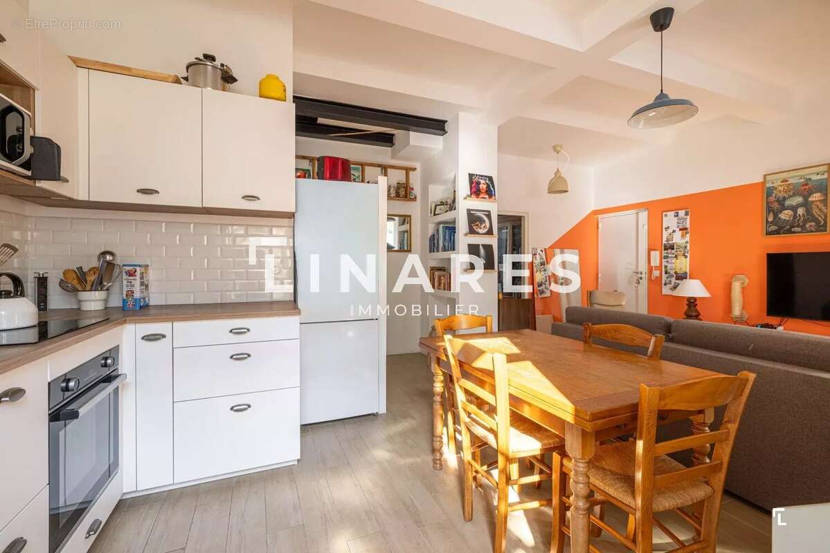 Appartement à MARSEILLE-4E