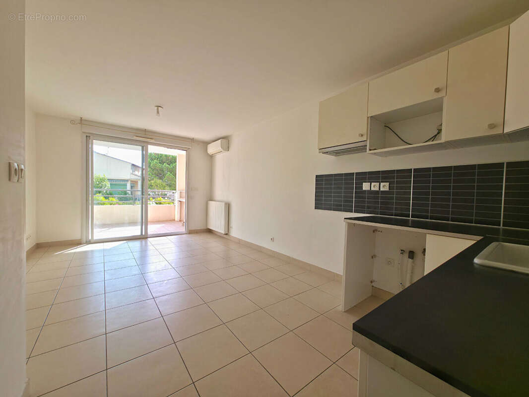 Appartement La Garde 2 pièce(s) 41.20 m2 - Résidence fermée et sécurisée - Normes RT 2012 - Une place de stationnement privative - photo 2