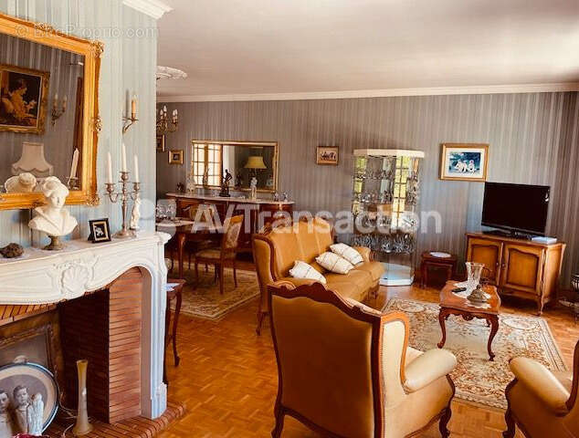 Maison 167 m² à Saint-Saturnin  - photo 6