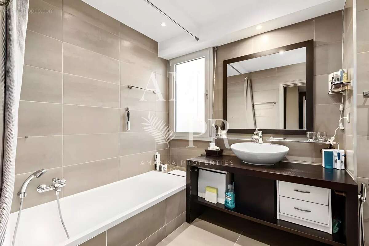 Appartement à VALLAURIS