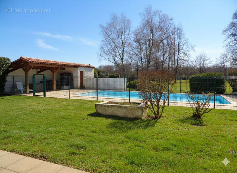 Maison à FONTCOUVERTE