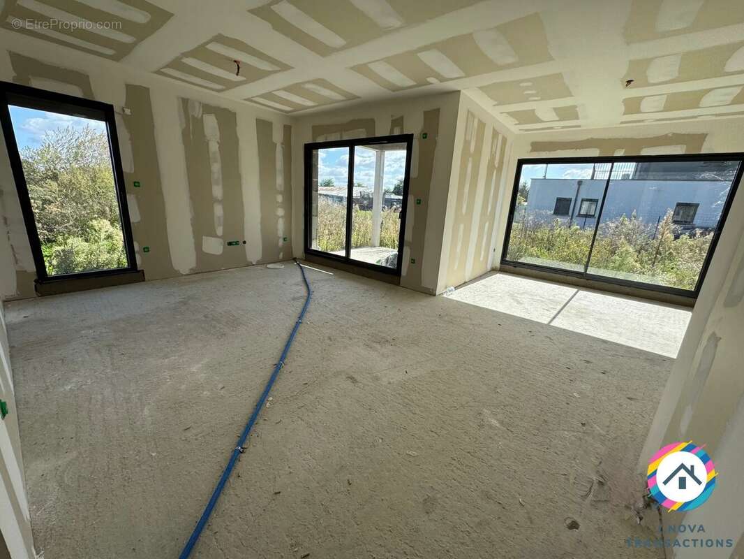 Maison à SAINT-GEORGES-DE-RENEINS