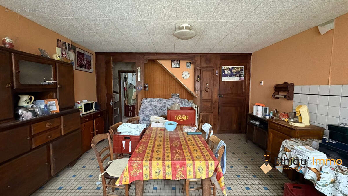 Maison à COUR-L'EVEQUE