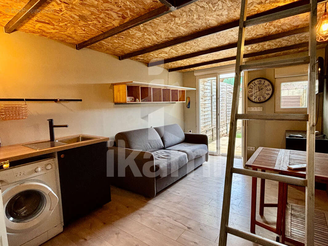 Maison à LAUDUN-L'ARDOISE