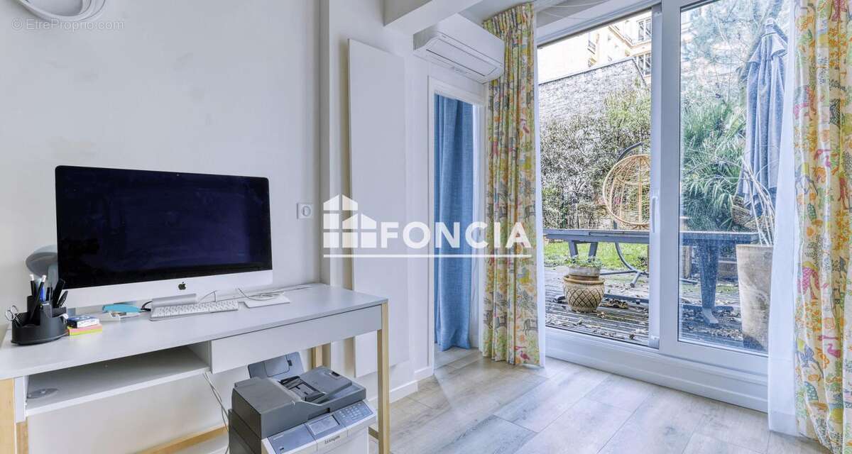 Appartement à PARIS-16E