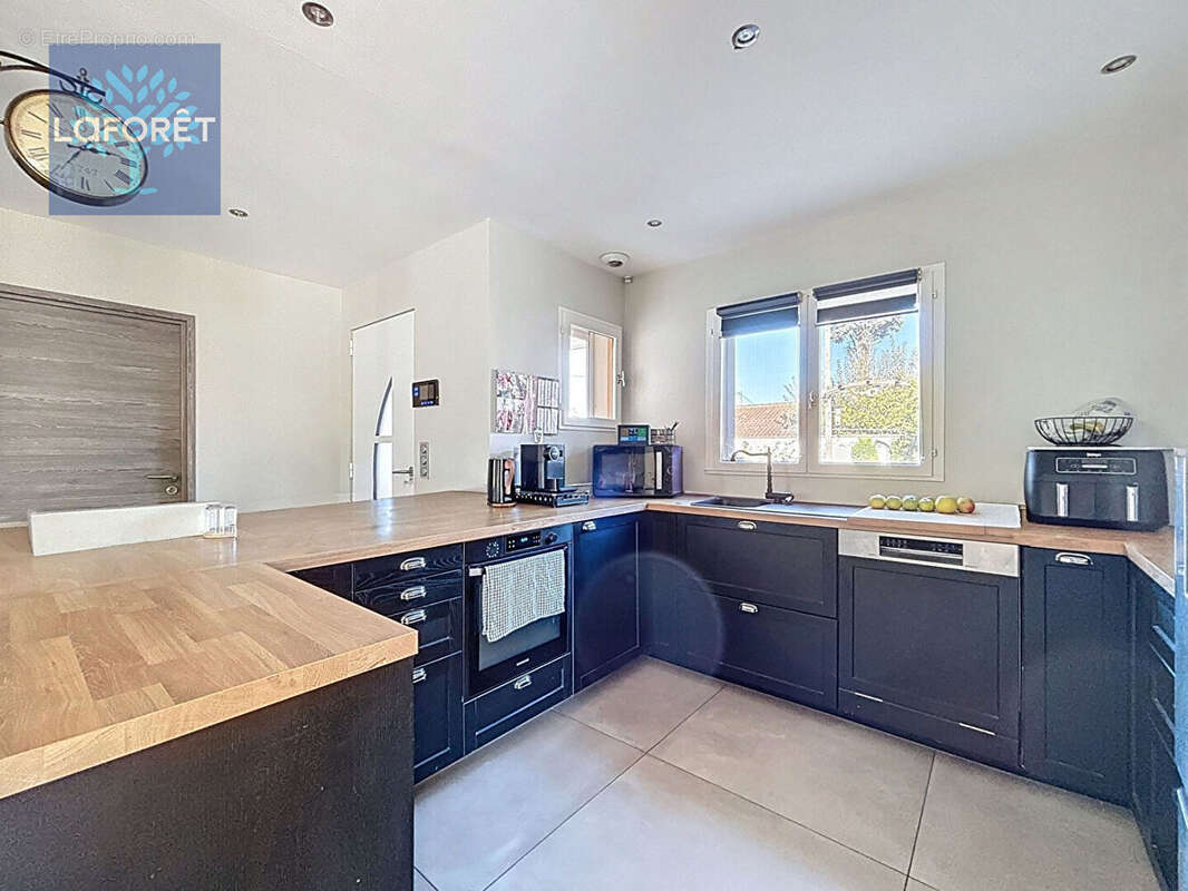 Maison à SAINT-GENIS-LAVAL