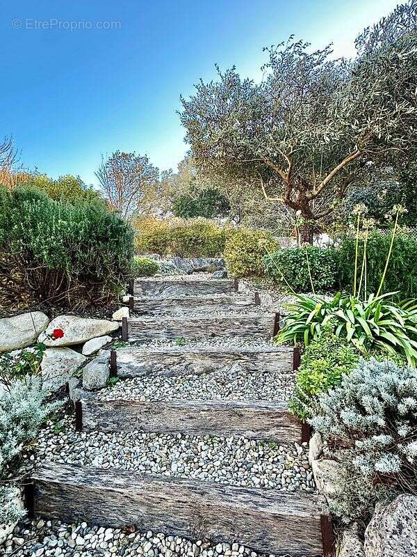 Maison à SAINTE-ANASTASIE