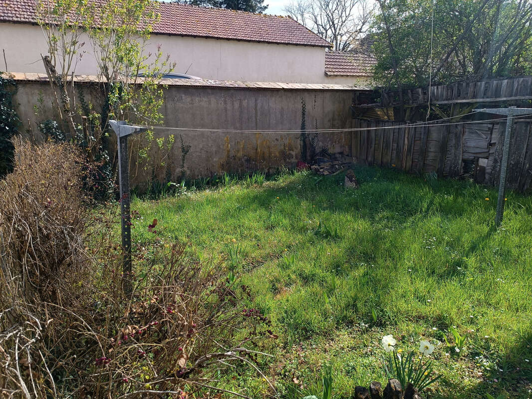 Maison à LA GUERCHE-SUR-L'AUBOIS