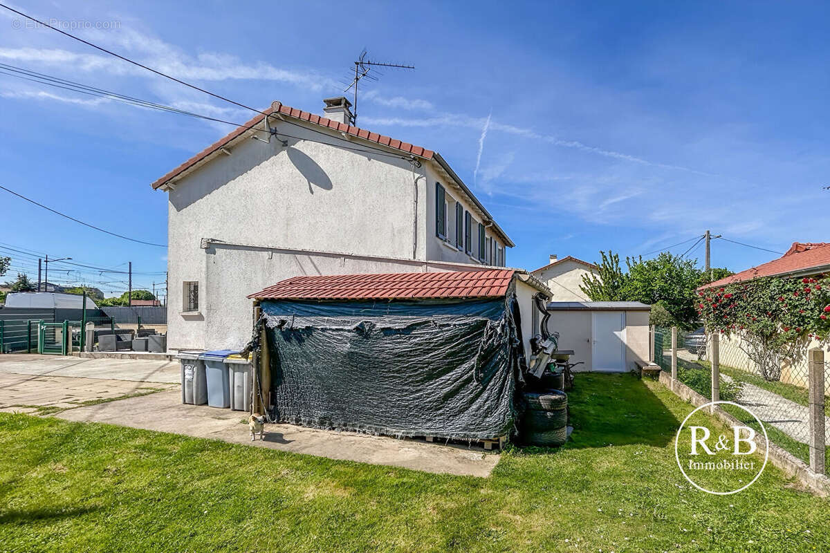 Maison à LES CLAYES-SOUS-BOIS