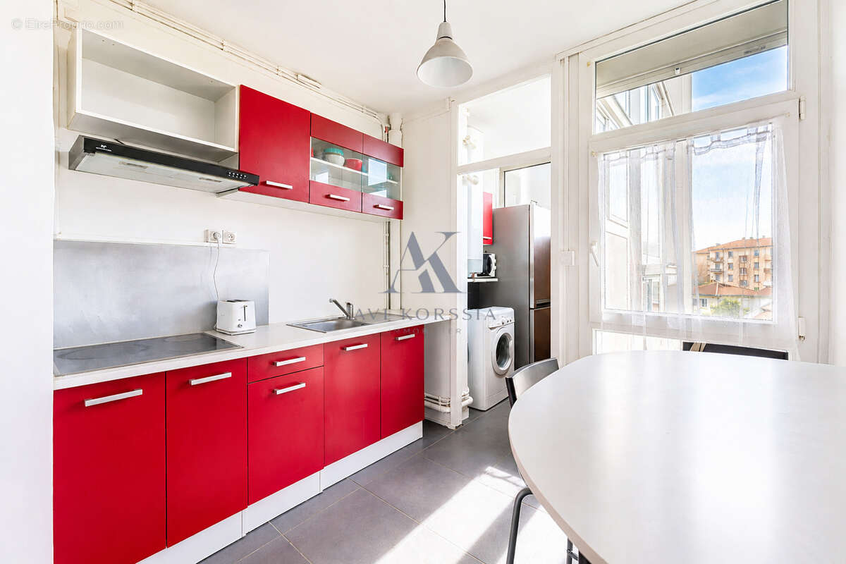 Villeurbanne   Appartement T4 70 m2 rénové avec balcon - photo 3