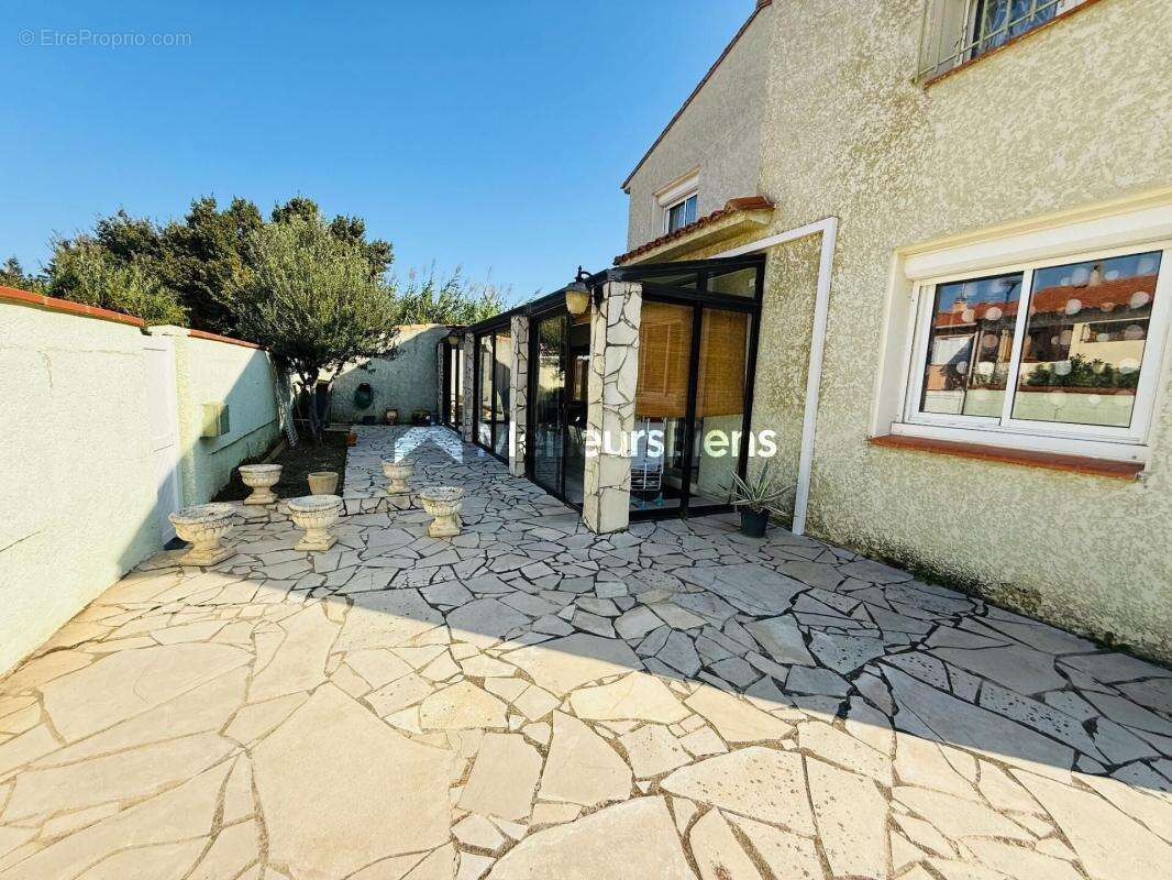 Maison à VILLENEUVE-LA-RIVIERE