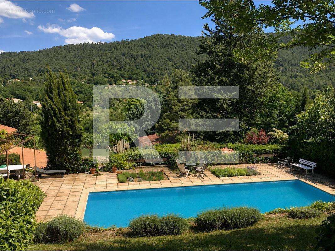 Superbe propriete avec piscine dependances la sainte baume - photo 2