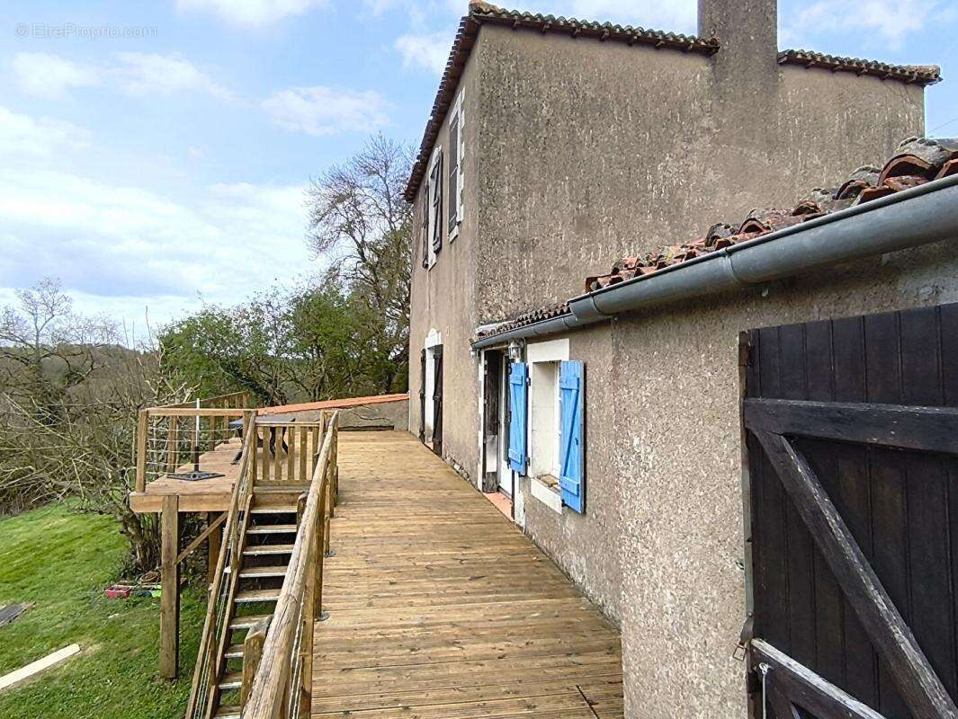 Maison à LA CHAPELLE-BASSE-MER