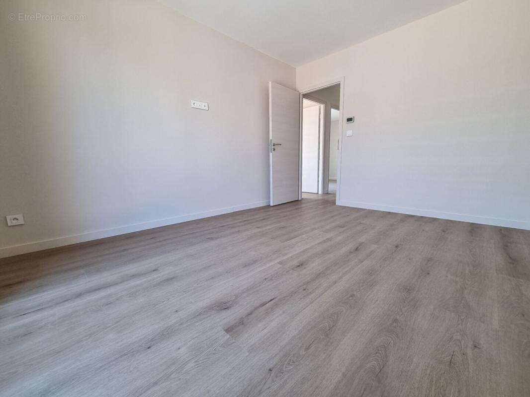 Maison à SAINT-CYR-SUR-MER