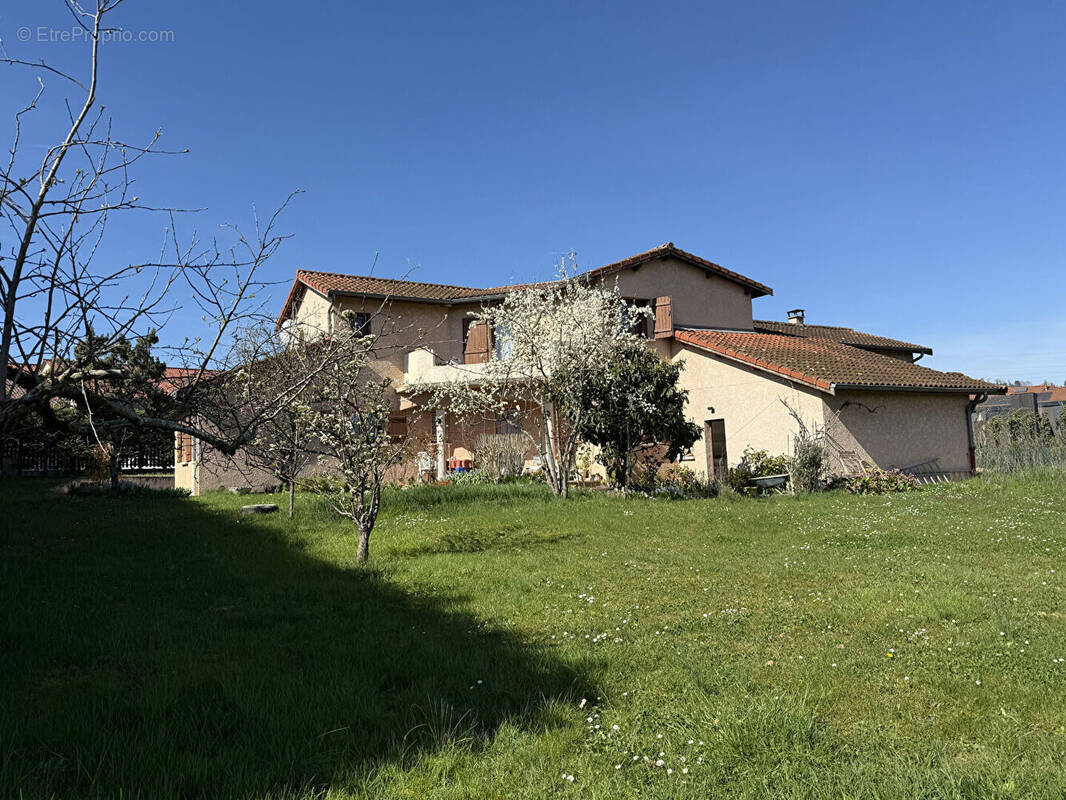Maison à LUCENAY